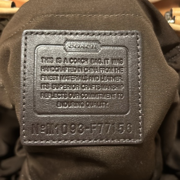 Coach Bag Extra Large~ Very Good Condition~Lots of Storage!!!! - Picture 11 of 16